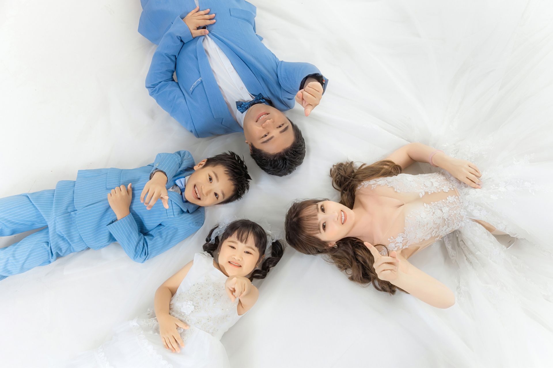 高雄小孩全家福攝影 家庭俯拍互動照