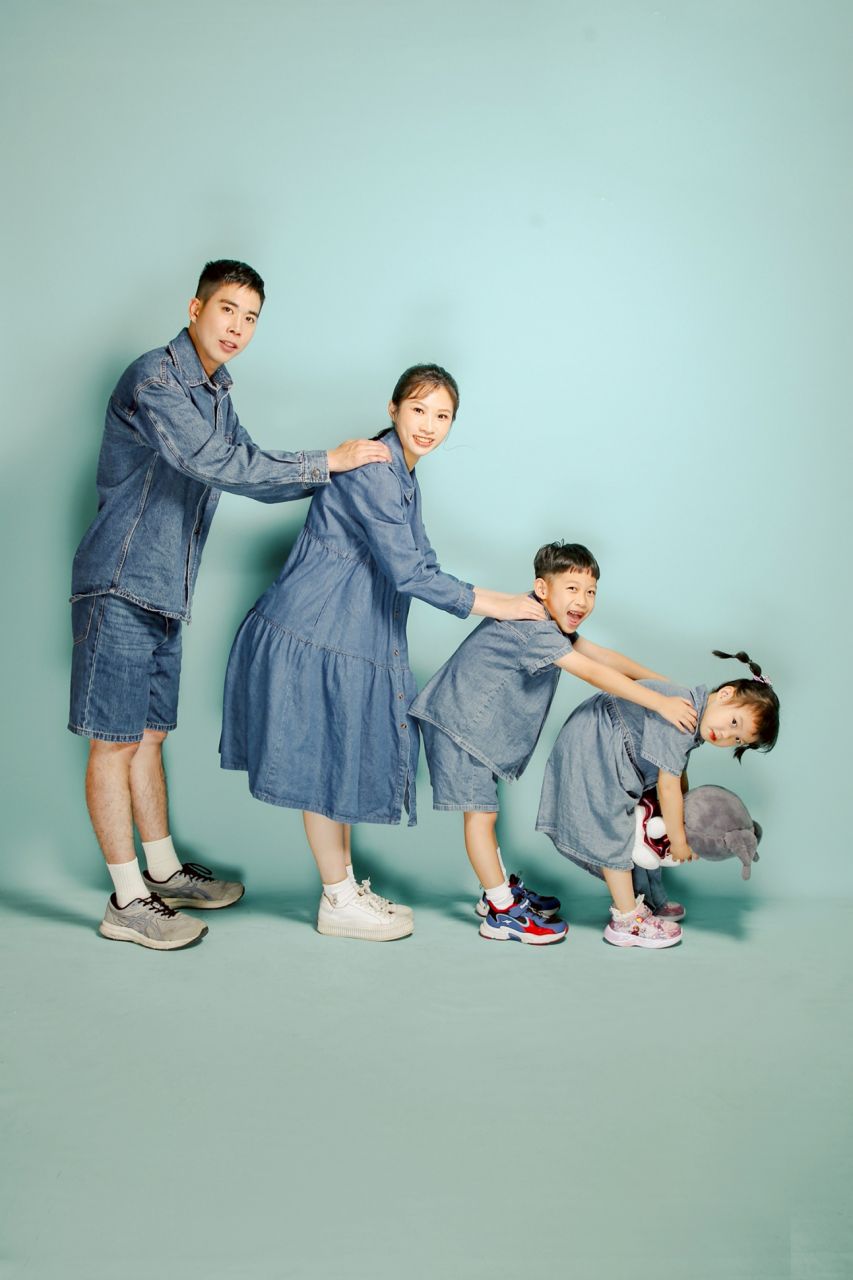 高雄小孩全家福攝影 棚拍家庭寫真
