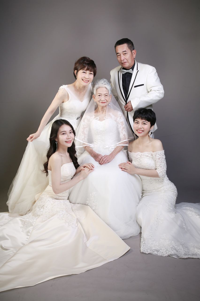 高雄三代同堂全家福攝影｜棚拍三代同堂合照