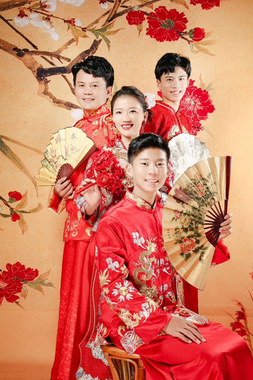 高雄中式全家福攝影 中式棚拍合照