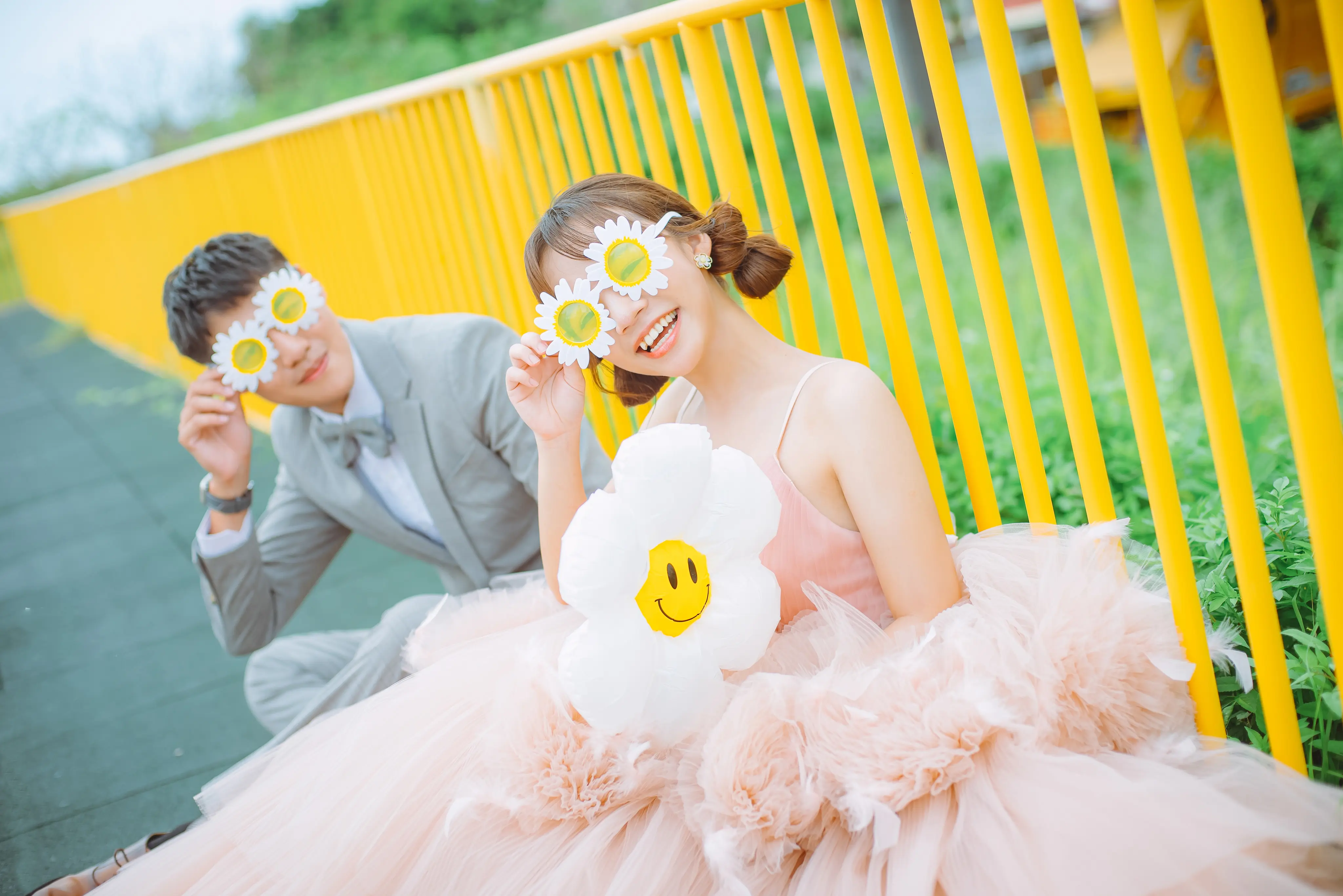 高雄遊樂園婚紗攝影｜活潑搞怪互動婚紗照