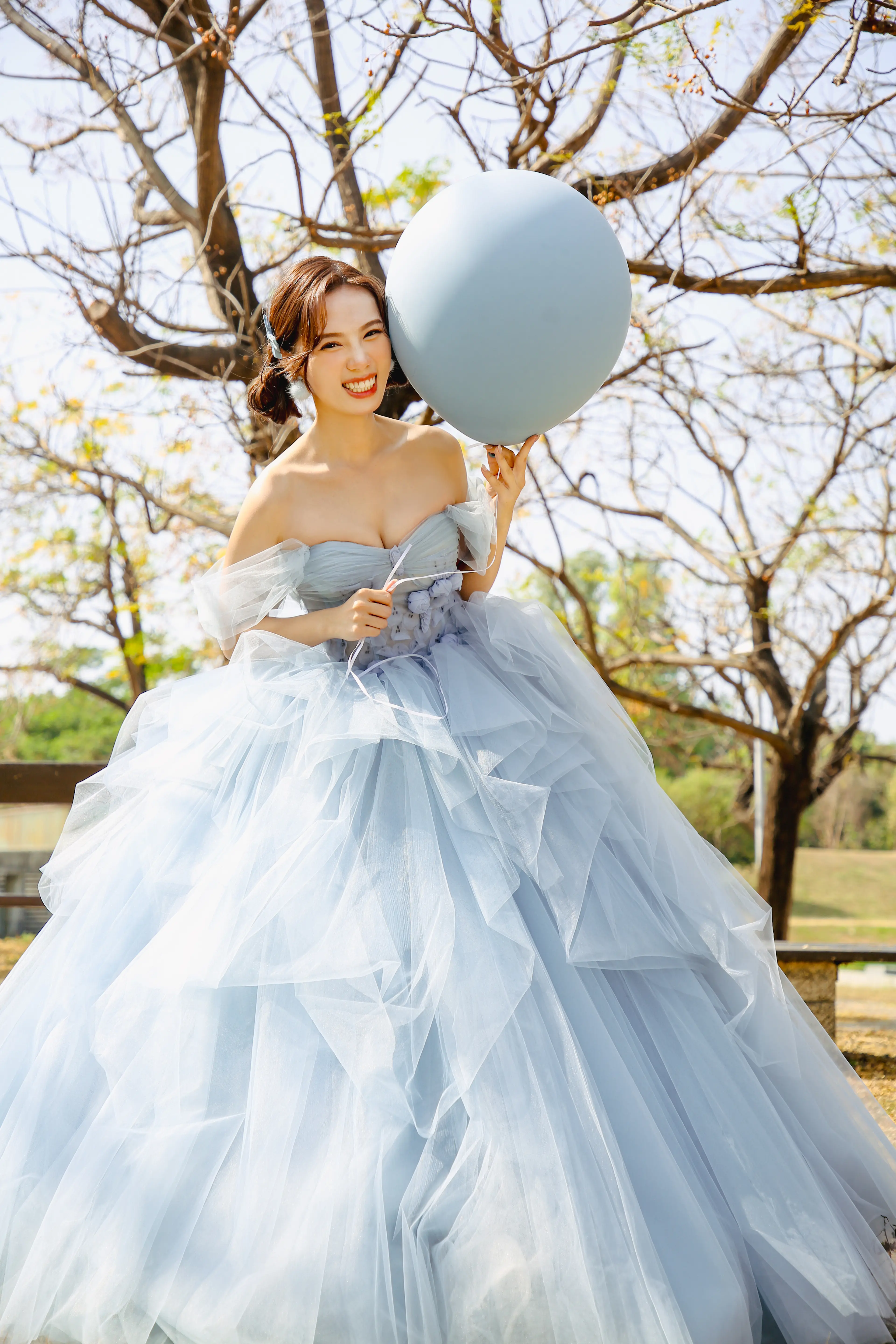 高雄婚紗攝影｜水藍色禮服氣球婚紗照
