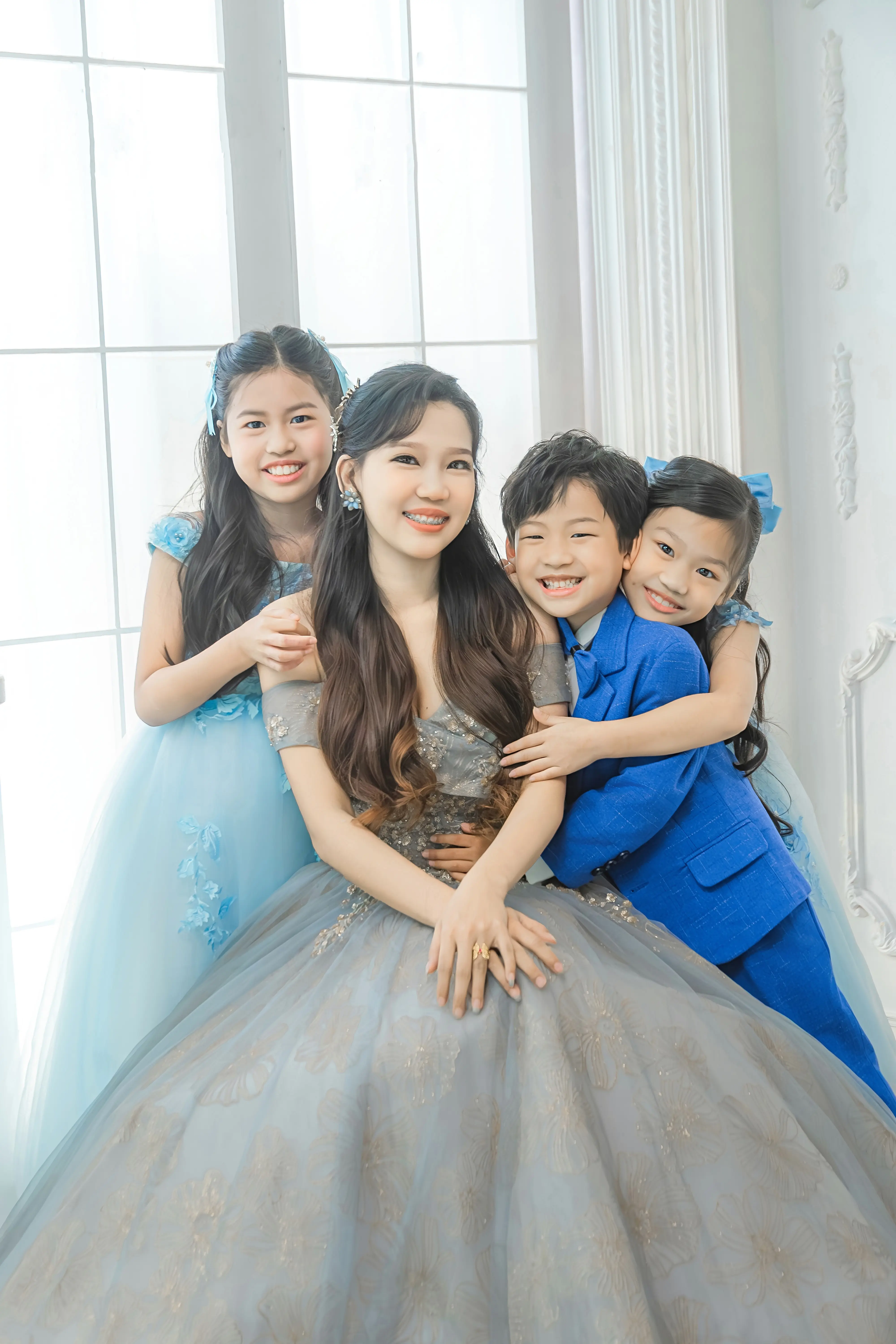 高雄親子寫真媽媽與三位孩子全家福合照