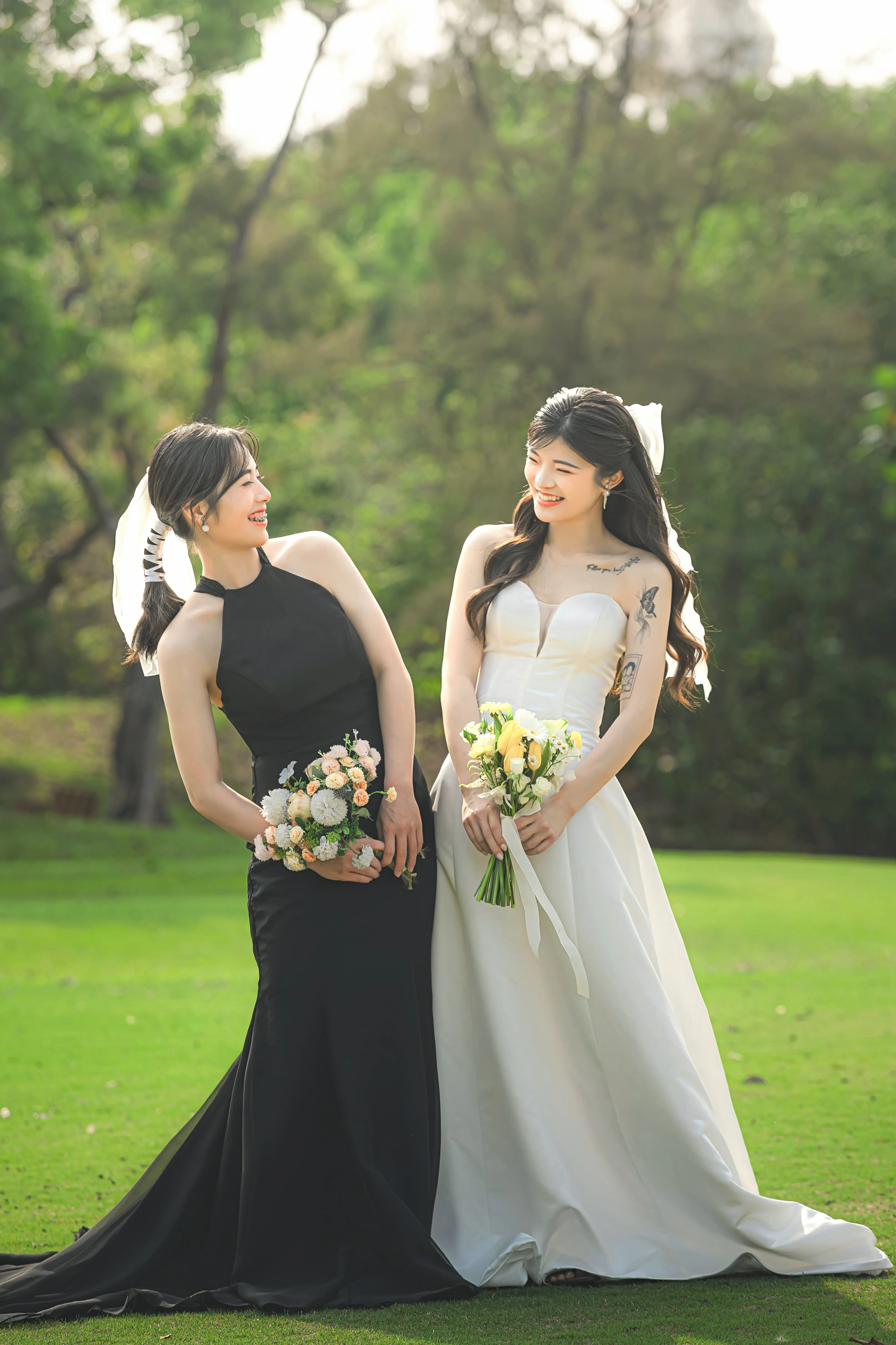 女女婚紗攝影 戶外草地婚紗照