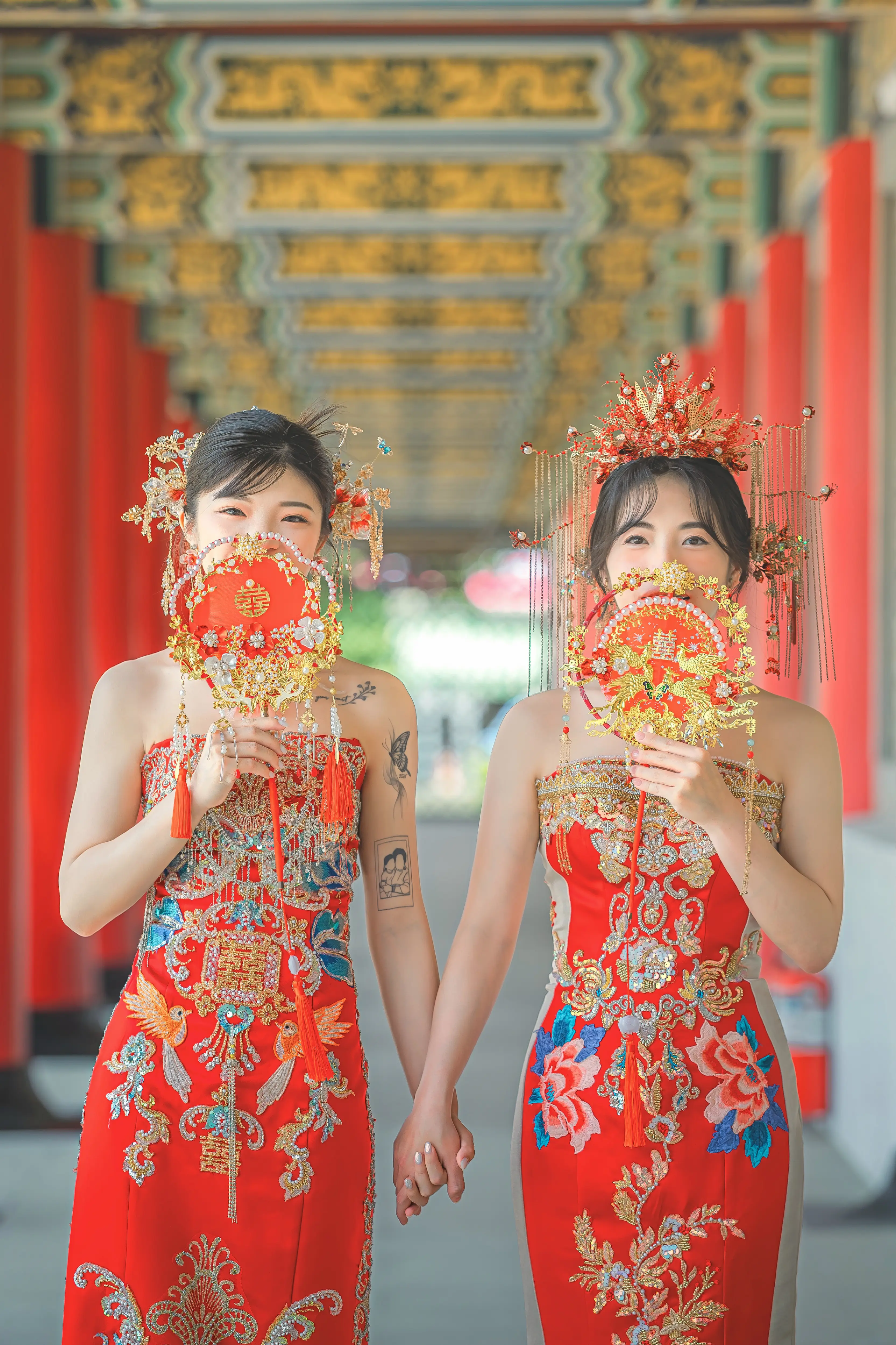 女女婚紗攝影 中式禮服自然互動婚紗照