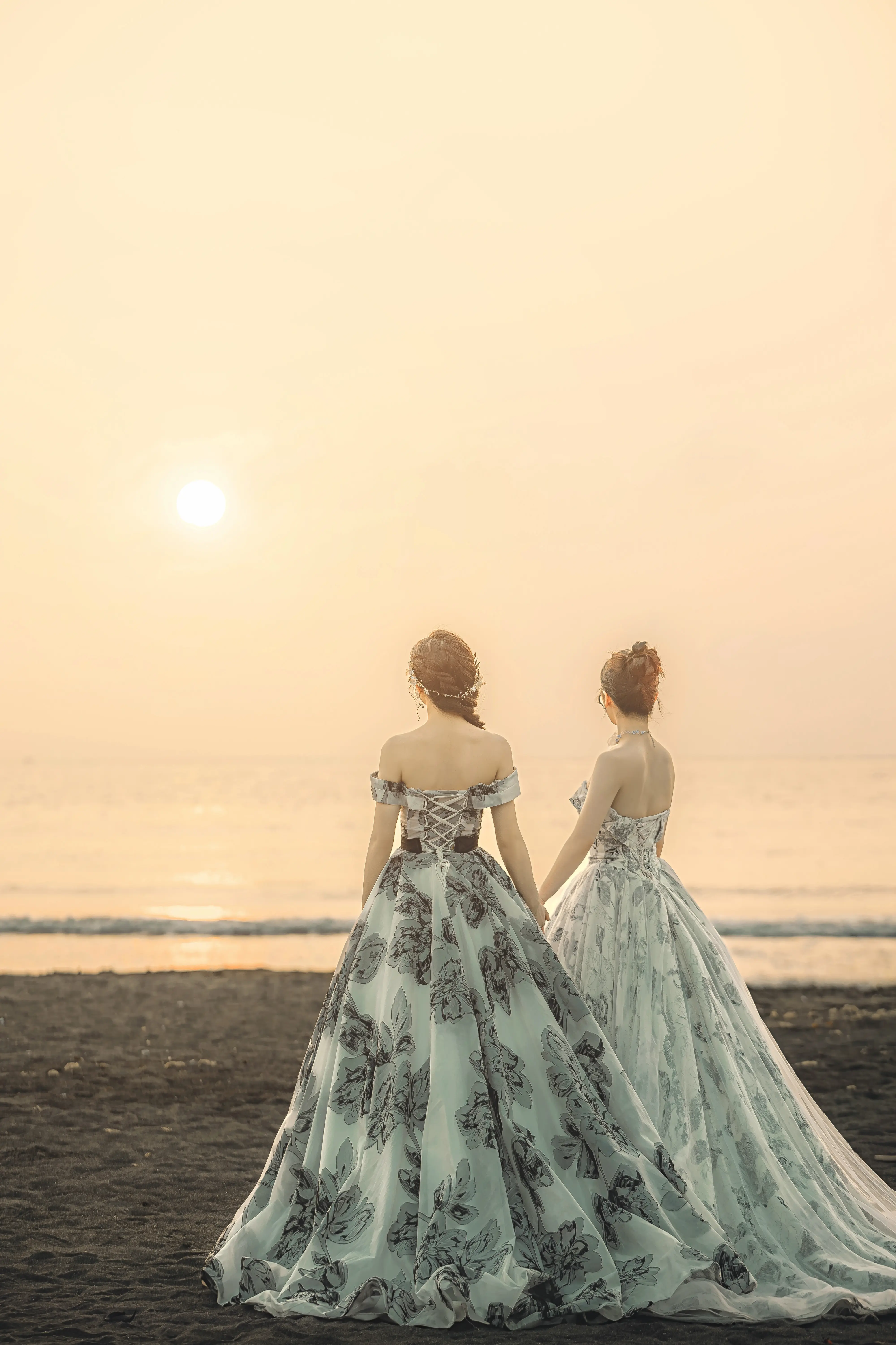 女女婚紗攝影 海邊背影婚紗照