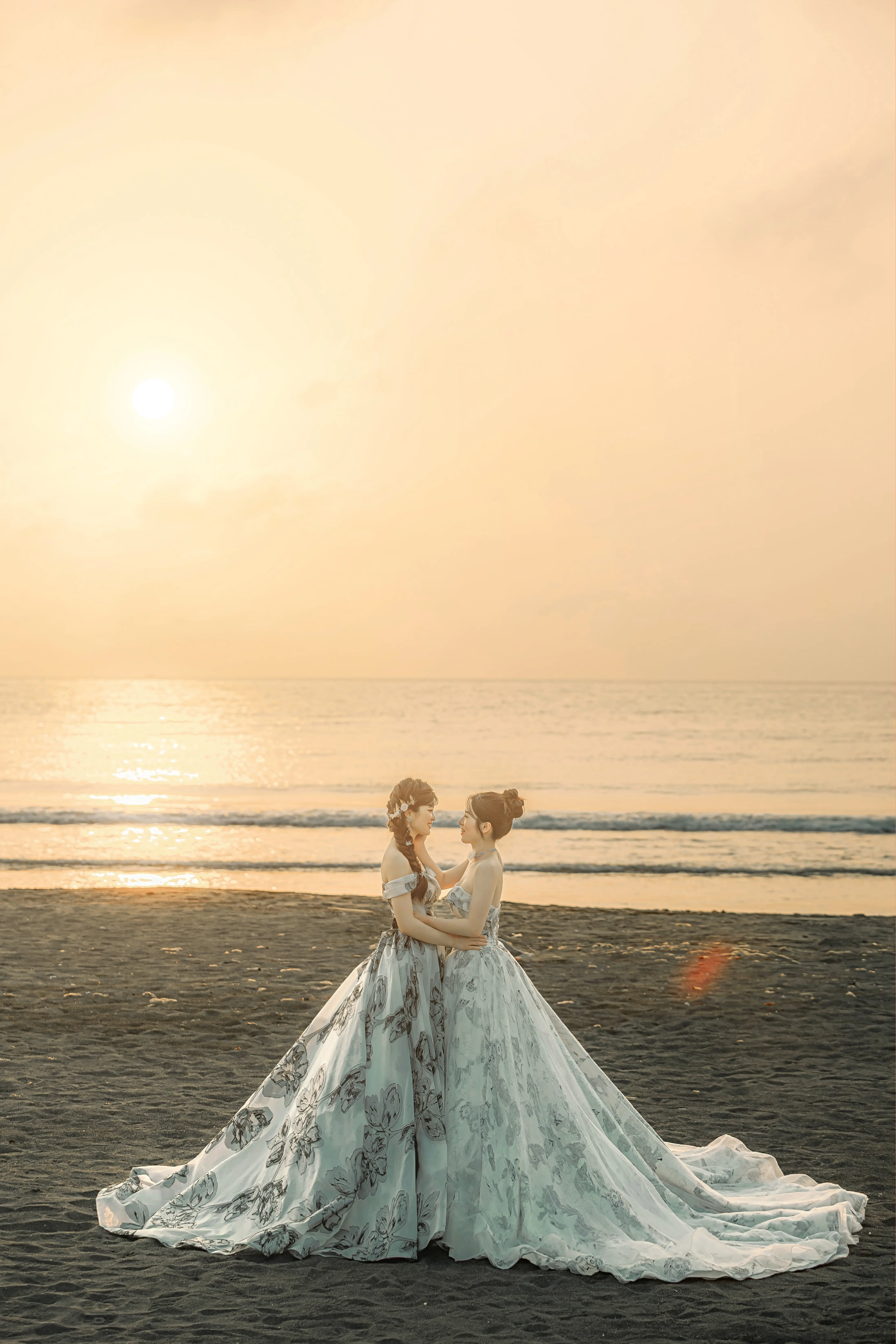 女女婚紗攝影 海邊夕陽婚紗照