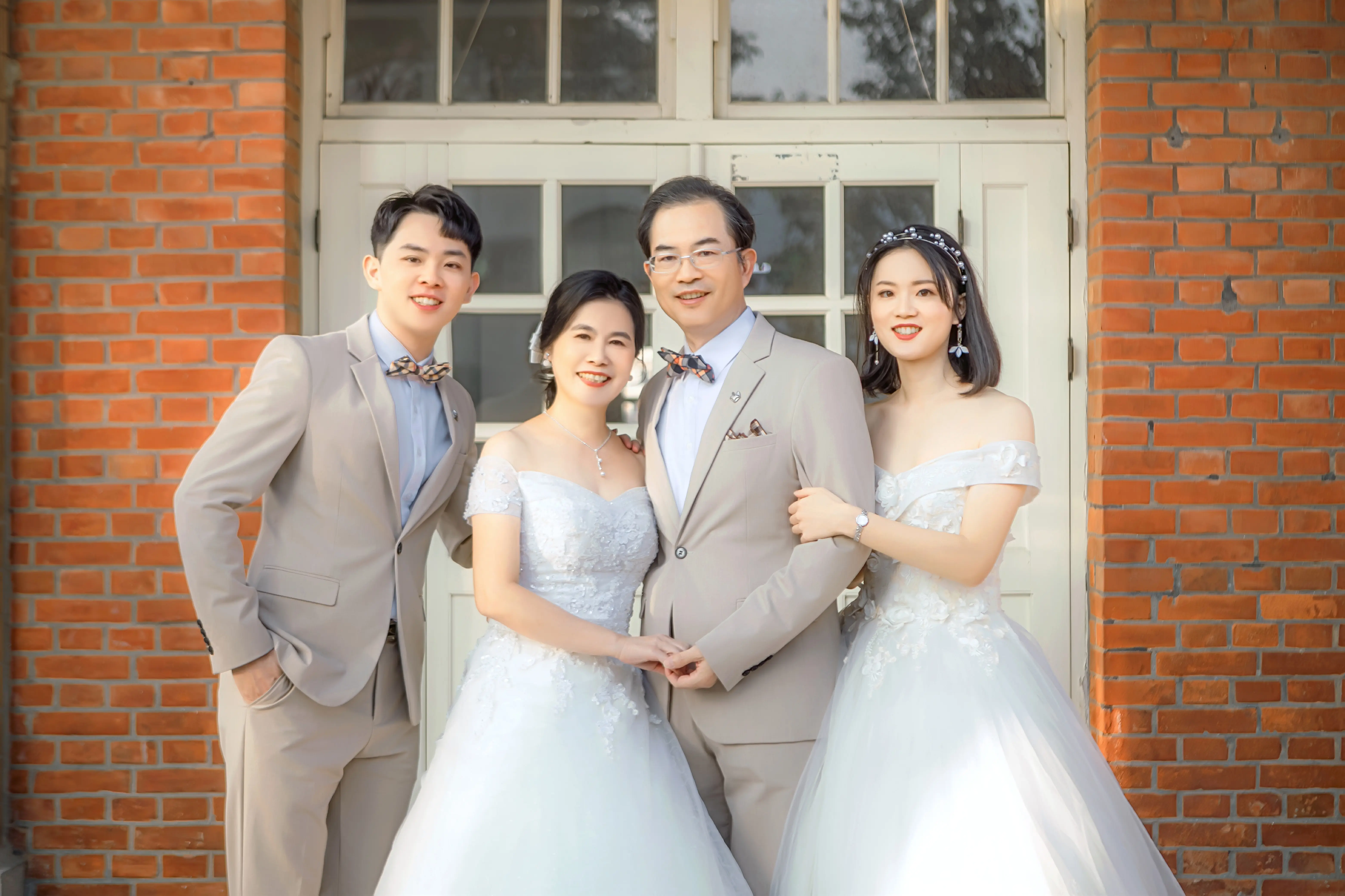 高雄全家福婚紗攝影，一家四口禮服造型合照