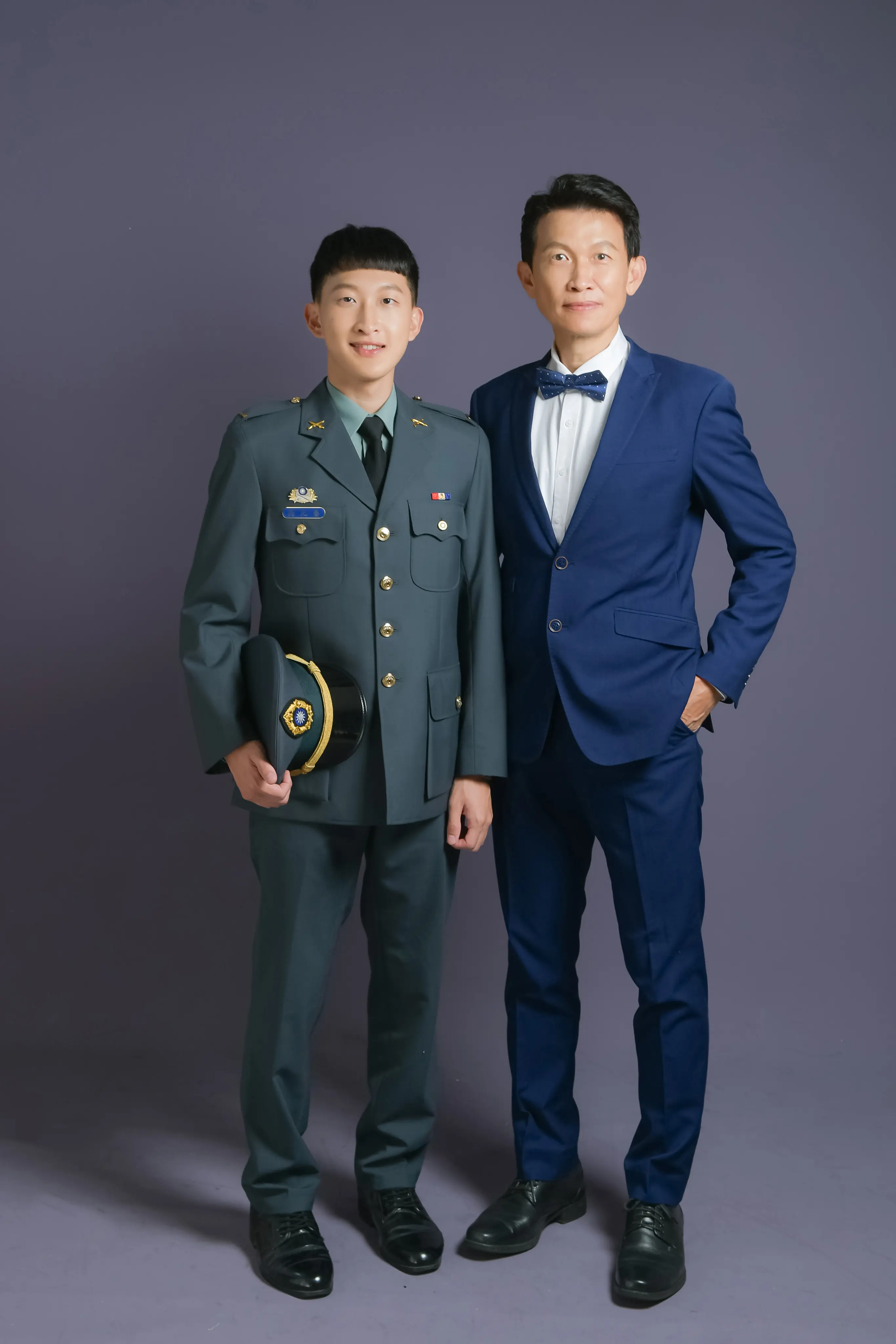 家人陪伴畢業生合影，見證孩子成長的重要時刻，高雄全家福攝影