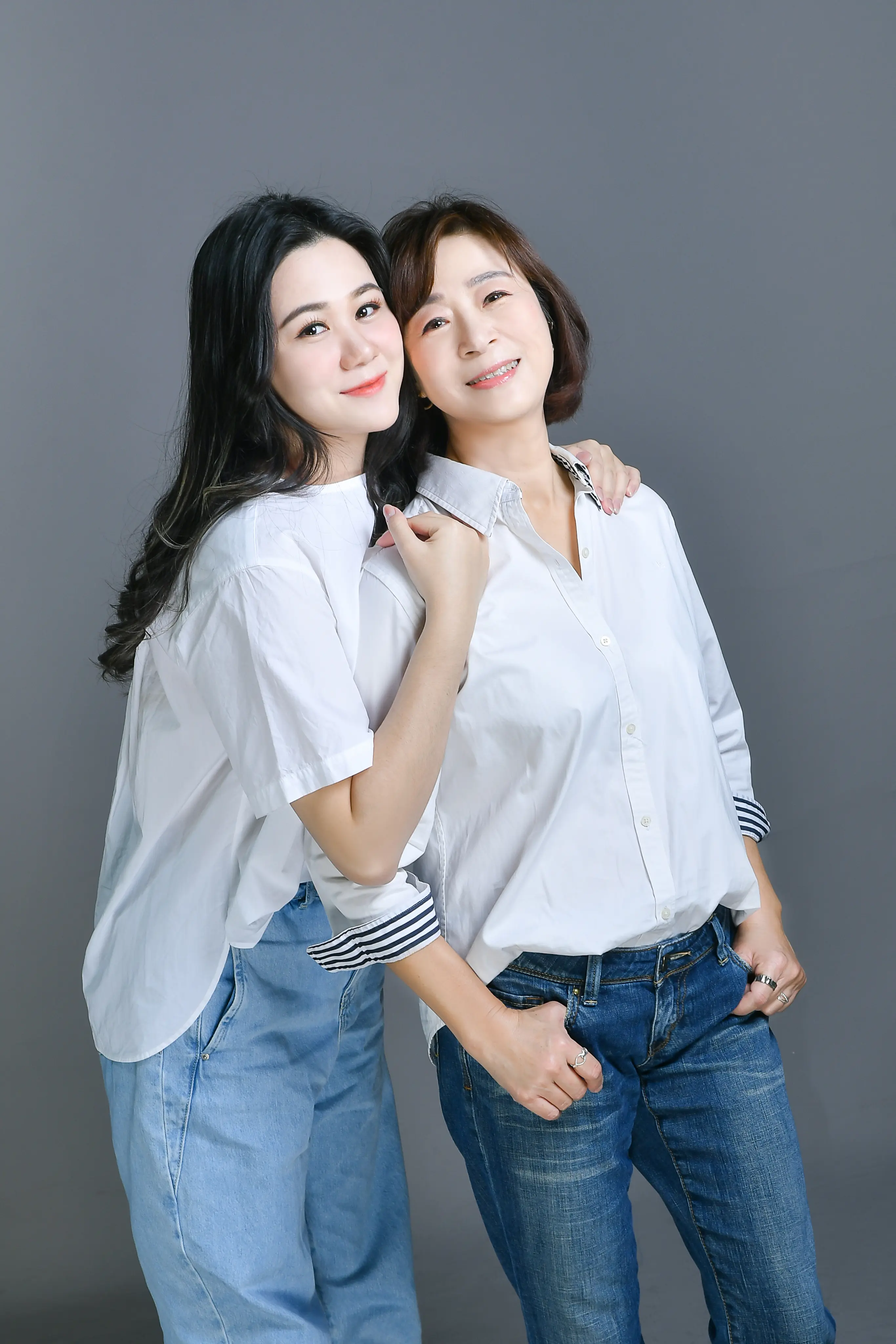 母女便服紀念照留下溫馨互動與陪伴回憶，高雄全家福攝影